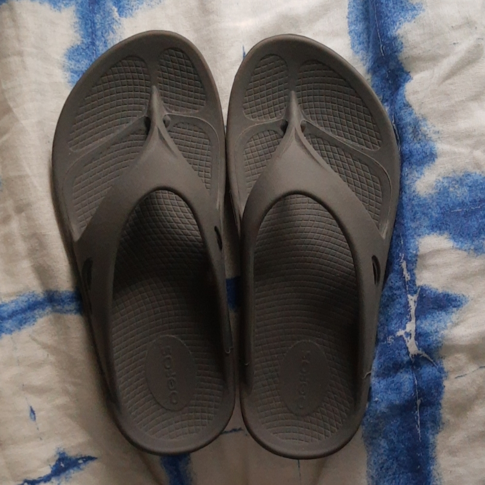 Oofos recovery shoes